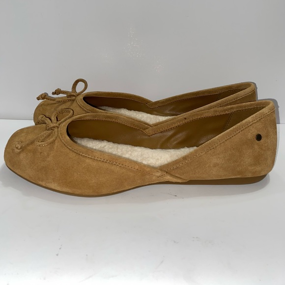 SOLD NEW UGG LANE GENUINE SHEARLING LINE SUEDE FLA - Picture 3 of 11